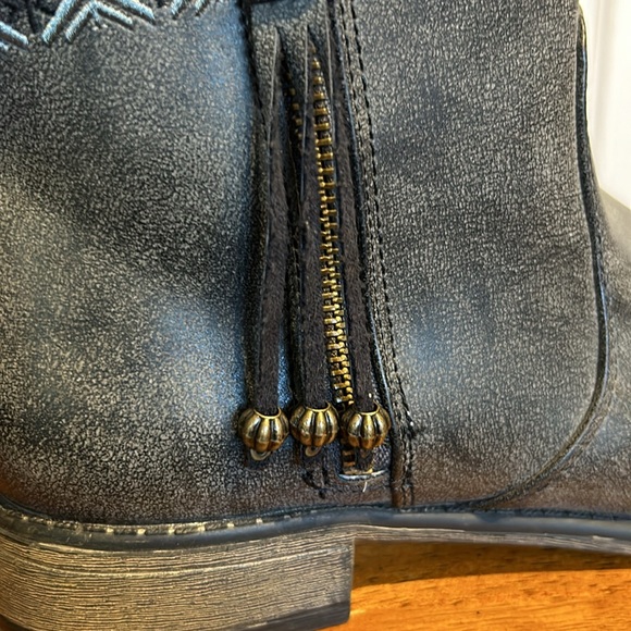 Roxy Sita Embroidered Booties - Picture 9 of 10